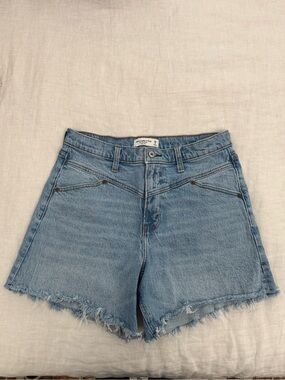 Abercrombie & Fitch The Dad Short High Rise Light Wash